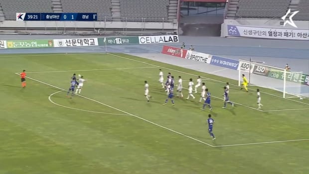 Kim Kang-kook's delicious volley for Asan